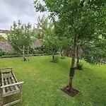 Semesterbostad Old Stables, Hidden Period Gem, Spectacular Garden