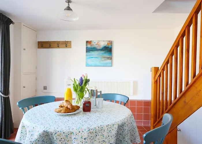 Old Stables, Hidden Period Gem, Spectacular Garden Holiday home Bristol