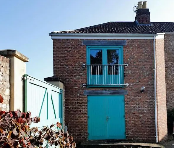 Old Stables, Hidden Period Gem, Spectacular Garden Holiday home *