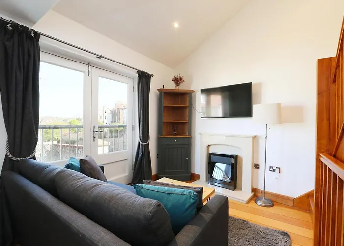 Old Stables, Hidden Period Gem, Spectacular Garden Holiday home *